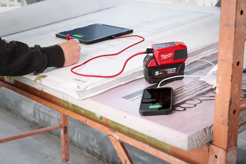 Milwaukee M18 TOP-OFF Bidirectional Charger & Power Supply